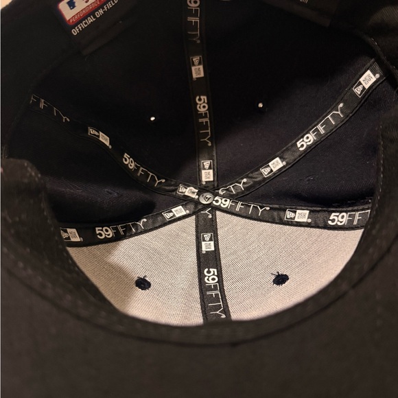 Boston Red Sox 2013 World Series New Era 59FIFTY Authentic On-Field Hat 7 3/8 - Picture 3 of 4